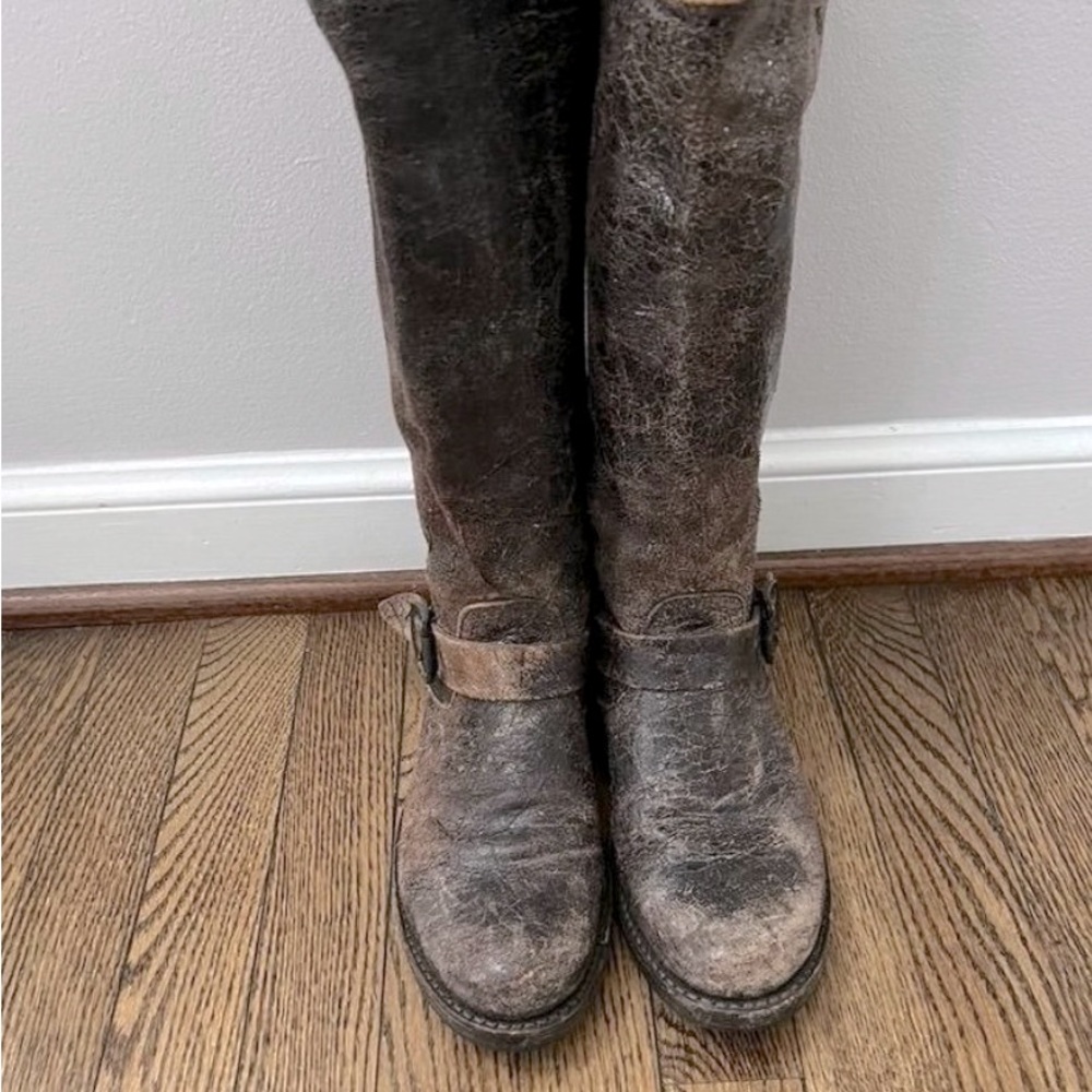 Frye boots 8.5 distressed look. Brown